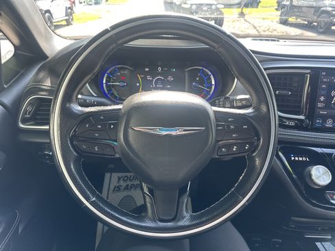 Used 2020 Chrysler Pacifica Limited w/ Advanced Safetytec Group FWD image 18