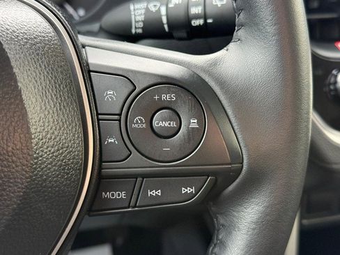 Used 2025 Toyota Corolla Cross LE image 20