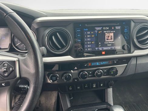 Used 2017 Toyota Tacoma Limited w/ Tow Package image 15