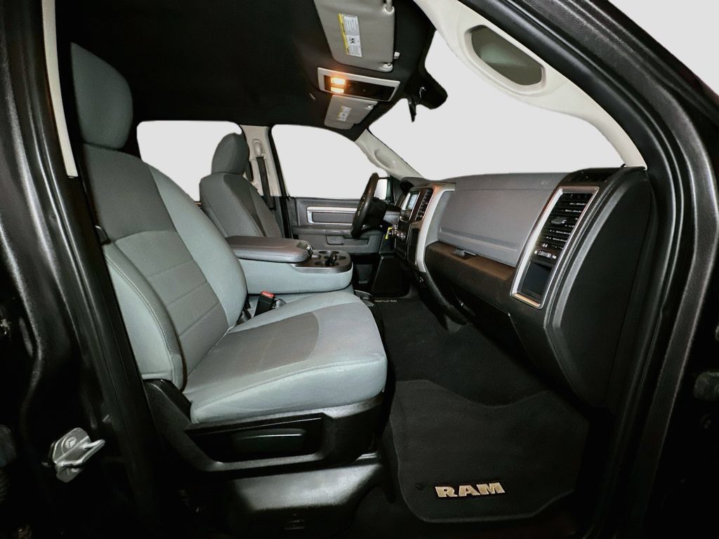 Used 2019 RAM 1500 Classic SLT AWD/4WD image 36