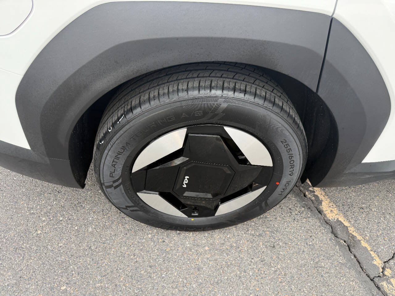 Used 2024 Kia EV9 Wind AWD/4WD image 16