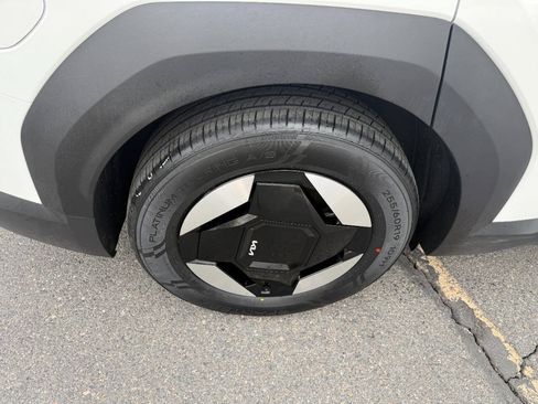 Used 2024 Kia EV9 Wind AWD/4WD image 16