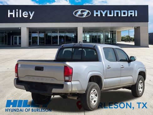 Used 2018 Toyota Tacoma SR w/ SR Convenience Package image 4