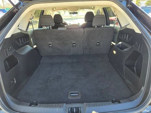 Used 2017 Ford Edge SE image 6