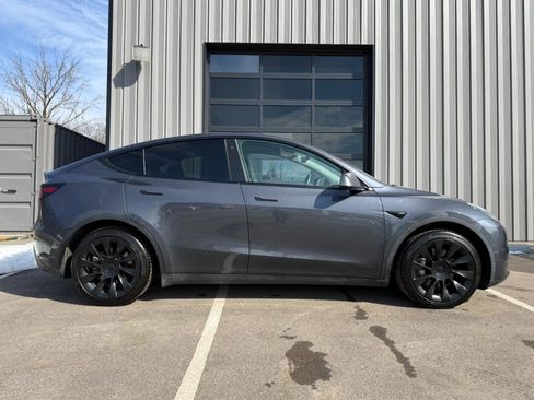 Used 2021 Tesla Model Y Long Range image 4