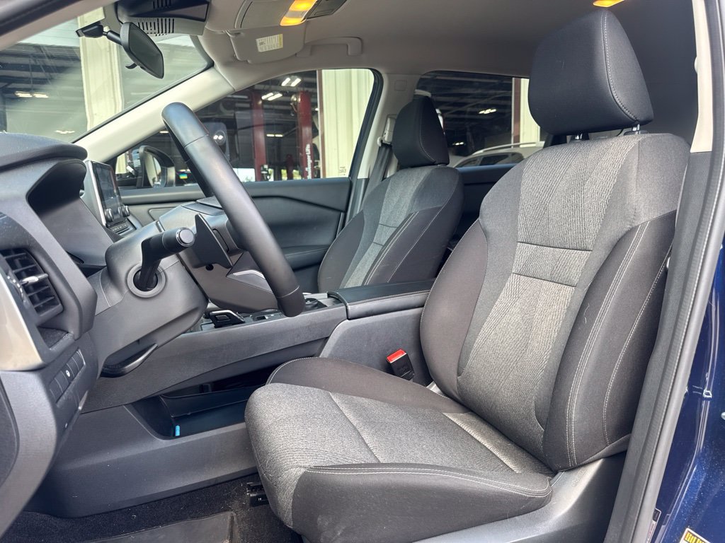 Used 2025 Nissan Rogue SV AWD/4WD image 19