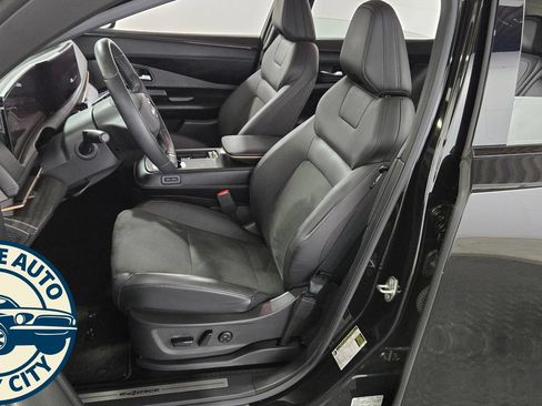 Used 2023 Nissan Ariya AWD image 25