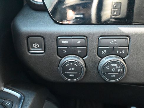Used 2024 Chevrolet Silverado 1500 LT Trail Boss w/ Protection Package AWD/4WD image 26