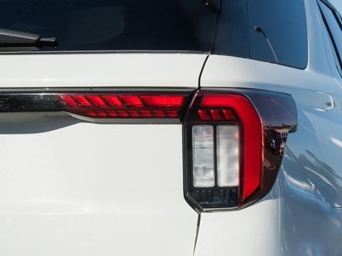 Used 2025 Ford Explorer ST-Line w/ ST-Line Street Pack image 7