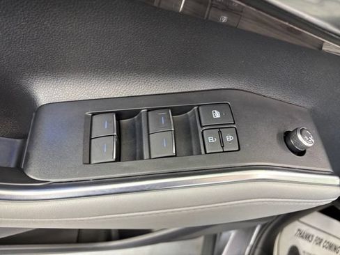 Used 2021 Toyota Highlander Limited AWD/4WD image 9