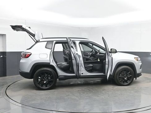 Used 2025 Jeep Compass Latitude w/ Altitude Special Edition AWD/4WD image 48