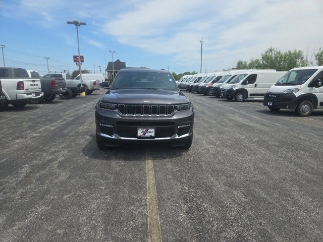 Used 2025 Jeep Grand Cherokee L Limited AWD/4WD image 3