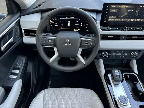 New 2025 Mitsubishi Outlander SEL image 13