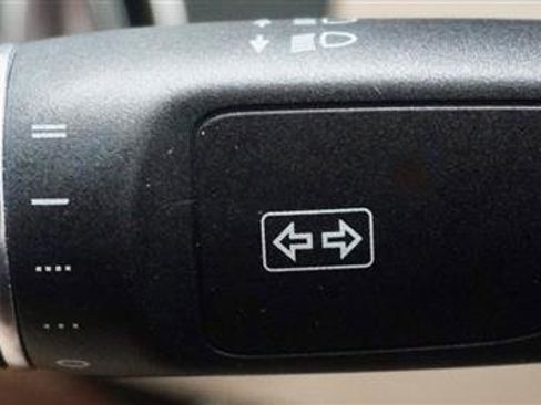 Used 2016 Mercedes-Benz E 350 4MATIC Sedan image 20