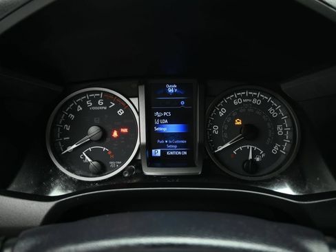 Used 2020 Toyota Tacoma TRD Off-Road w/ Technology Package AWD/4WD image 12
