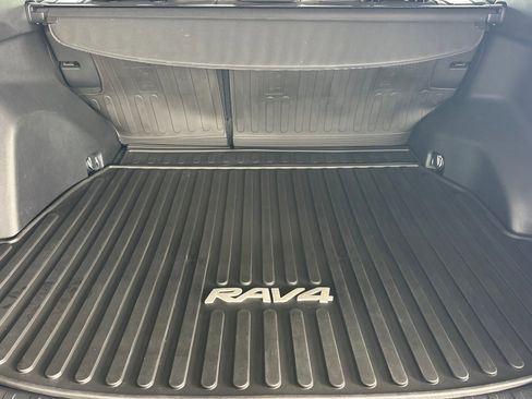 Used 2022 Toyota RAV4 XLE Premium AWD/4WD image 15