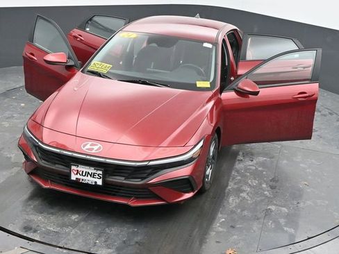 Used 2024 Hyundai Elantra SEL image 59