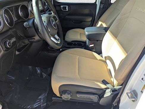 Used 2018 Jeep Wrangler Unlimited Sahara AWD/4WD image 16