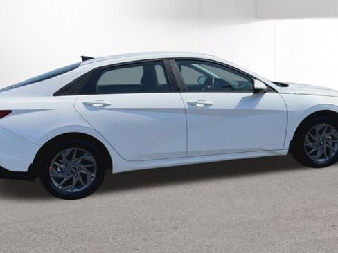 Used 2025 Hyundai Elantra Blue FWD image 80