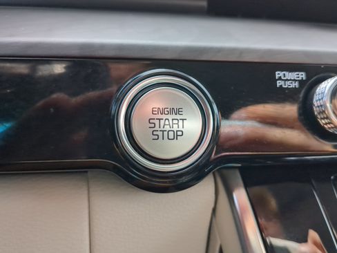 Used 2023 Kia Carnival EX FWD image 26
