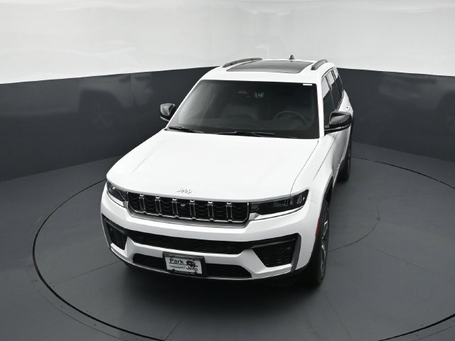 New 2026 Jeep Grand Cherokee Limited w/ Luxury Tech Group II AWD/4WD image 13