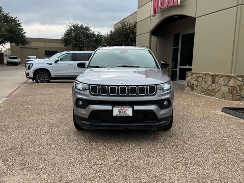 Used 2023 Jeep Compass Latitude image 5