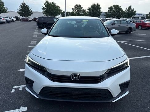 Used 2022 Honda Civic Touring image 2