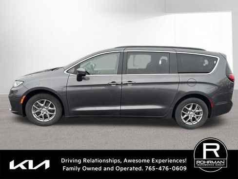 Used 2021 Chrysler Pacifica Touring w/ Cold Weather Group image 6