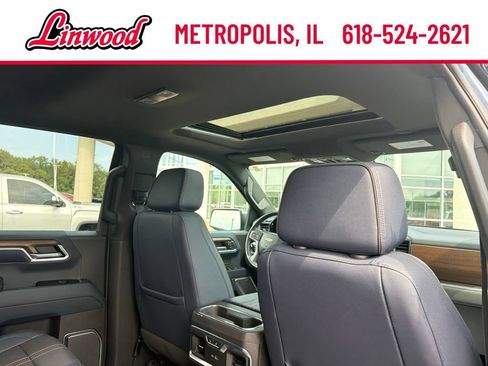 Used 2022 Chevrolet Silverado 1500 High Country w/ High Country Premium Package AWD/4WD image 17
