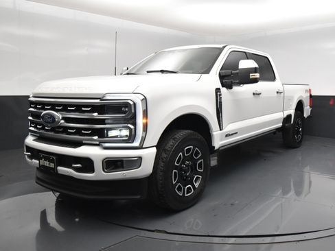 Used 2024 Ford F250 Platinum w/ FX4 Off-Road Package AWD/4WD image 2