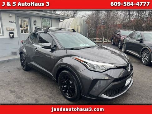 Used 2020 Toyota C-HR XLE image 1