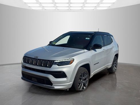 Used 2024 Jeep Compass Limited w/ High Altitude Package image 7