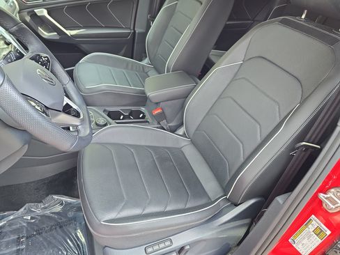 Certified 2024 Volkswagen Tiguan SEL R-Line AWD/4WD image 15