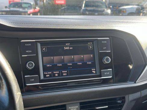 Used 2019 Volkswagen Jetta SE w/ Cold Weather Package FWD image 23