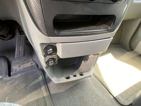 Used 2005 Dodge Grand Caravan SXT w/ Trailer Tow Prep Group FWD image 10