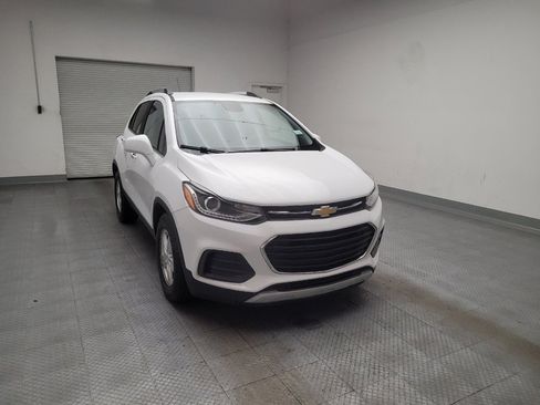 Used 2020 Chevrolet Trax LT w/ LT Convenience Package FWD image 14