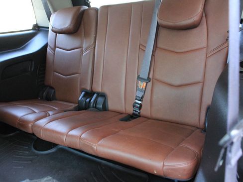 Used 2016 Cadillac Escalade Premium AWD/4WD image 16