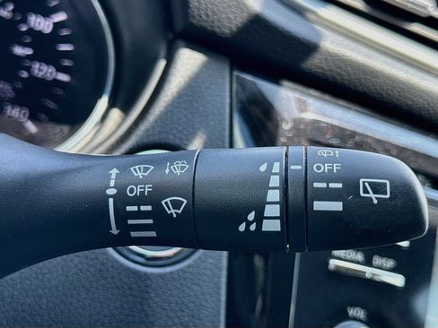Used 2014 Nissan Rogue SV FWD image 13