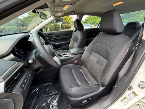 Used 2025 Nissan Altima 2.5 SV FWD image 32