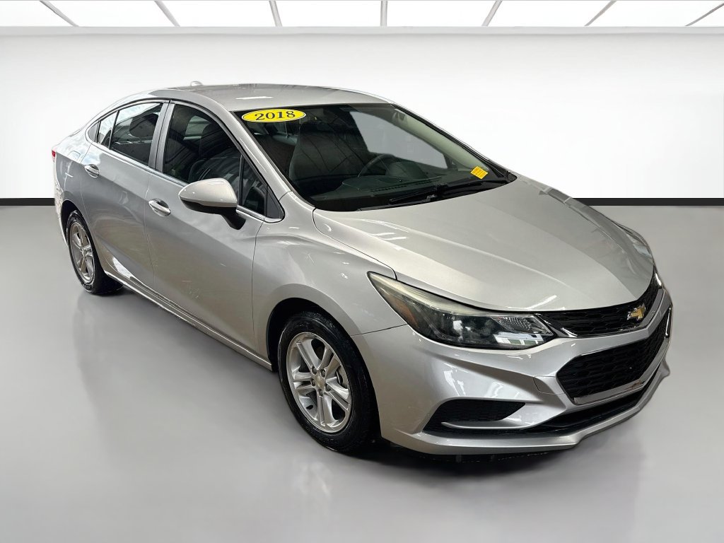 Used 2018 Chevrolet Cruze LT w/ Convenience Package FWD image 3