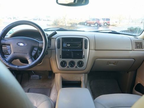 Used 2004 Ford Explorer XLT image 14
