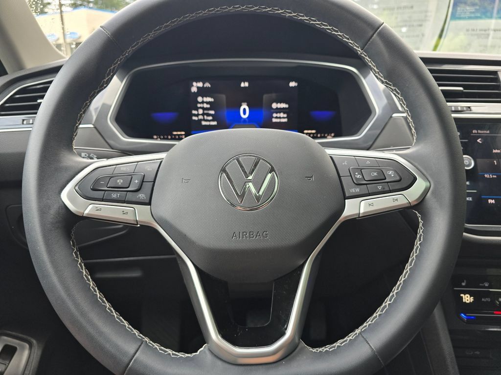 Used 2022 Volkswagen Tiguan SE AWD/4WD image 17