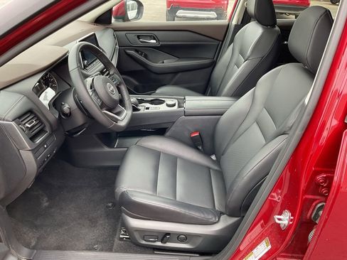 Used 2023 Nissan Rogue SV w/ SV Premium B Package image 10