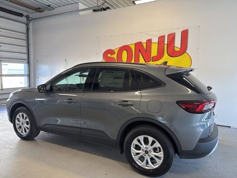 Used 2025 Ford Escape Active w/ Active Premium Tech Pack image 2