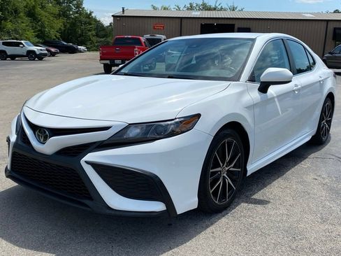 Used 2021 Toyota Camry SE FWD image 5