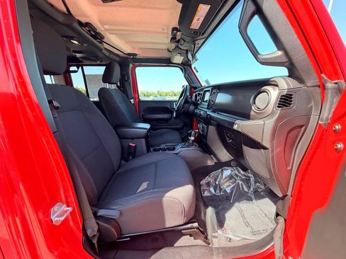 Used 2018 Jeep Wrangler Unlimited Sport S AWD/4WD image 13