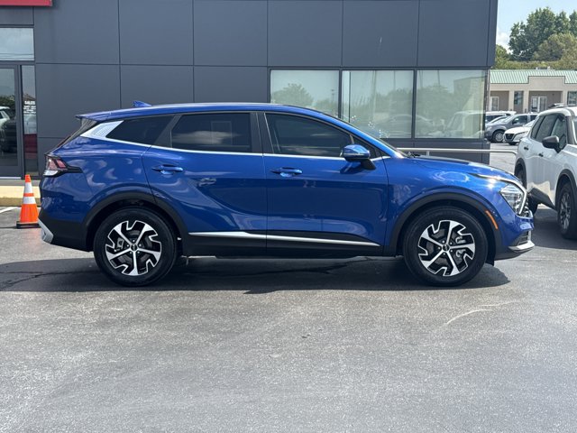 Used 2025 Kia Sportage EX FWD image 2