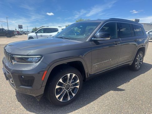 Used 2025 Jeep Grand Cherokee L Overland w/ Trailer Tow Package AWD/4WD image 2