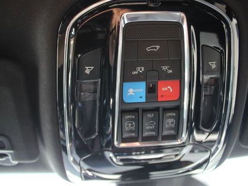 Used 2024 Jeep Grand Cherokee Overland w/ Trailer Tow Package AWD/4WD image 14