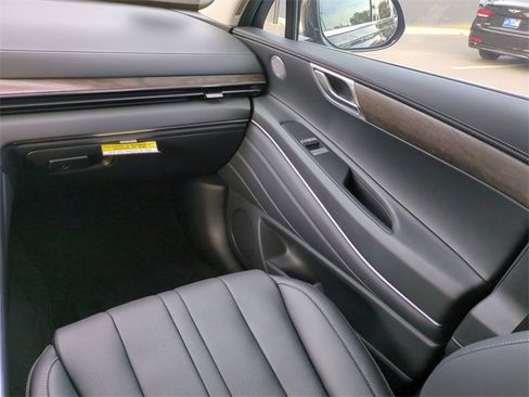 Certified 2025 Genesis GV80 2.5T Select image 15